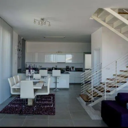 Holiday home Leonidas *