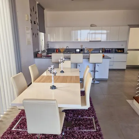 Holiday home Leonidas